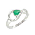 Women's ring with emerald and diamonds 