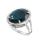 Women's ring with sapphire and diamonds 