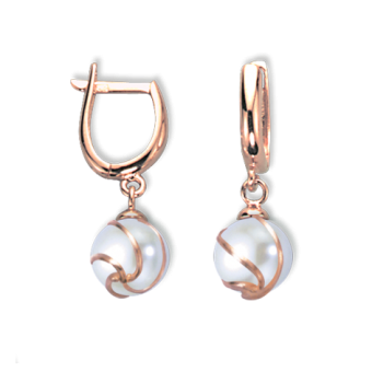 Earrings with pearl 