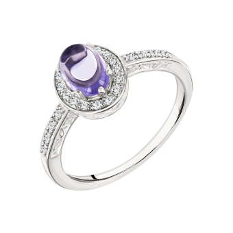 Women's ring with zirconia 