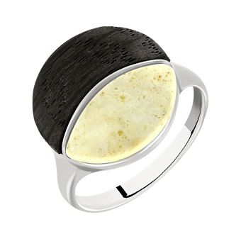 Кольцо с молочным янтарем и черным дубом 