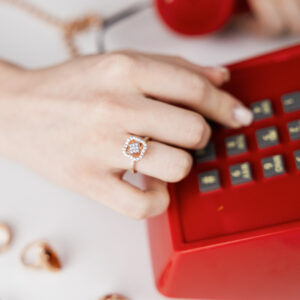 Кольцо с фианитами