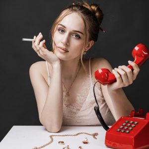 Шарм прошлых эпох в вашем образе.