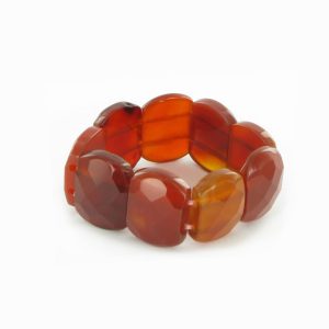 Armband aus Natursteinen